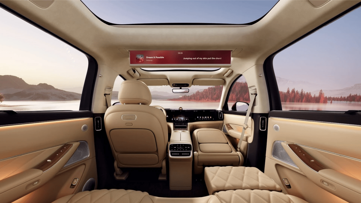 2025寰球汽车年度盛典圆满收官 问界M8获"年度家庭智慧旗舰SUV"