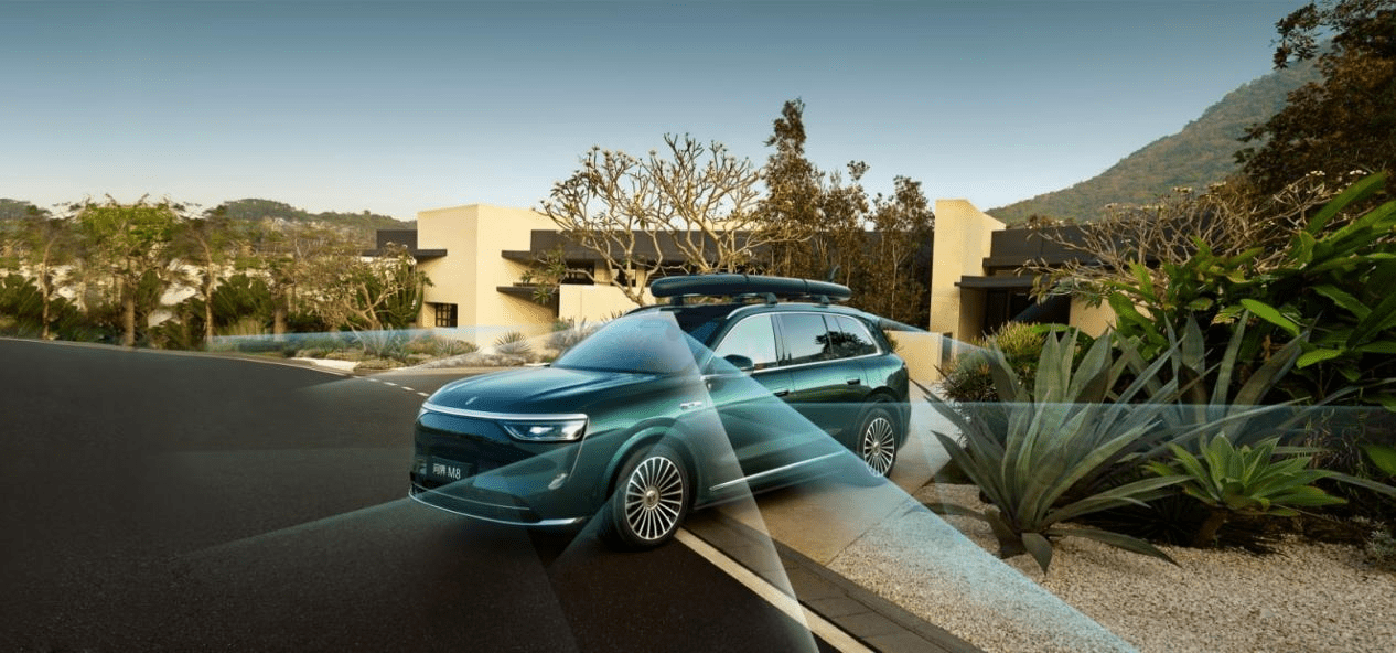 2025寰球汽车年度盛典圆满收官 问界M8获"年度家庭智慧旗舰SUV"