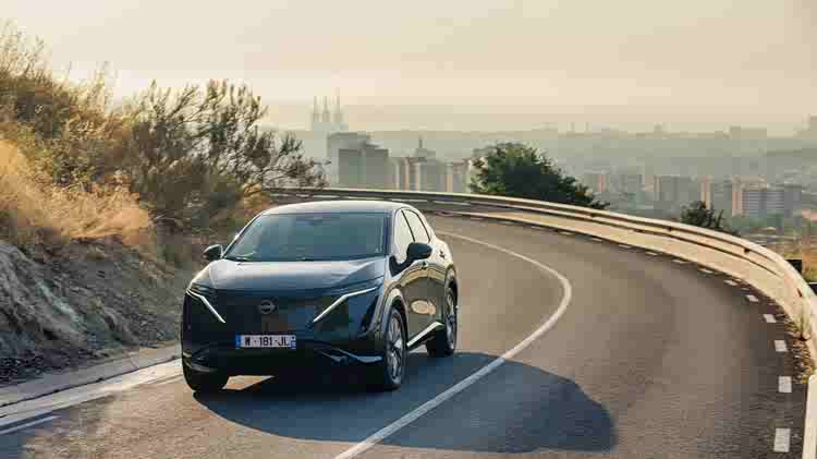 靠太阳能行驶的电动车？日产给出了答案：每天多跑23公里